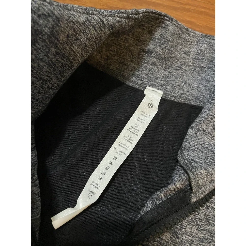 Lululemon Define Vented Thumb Holes Jacket Size 10 Full Zip Gray Black Excellent